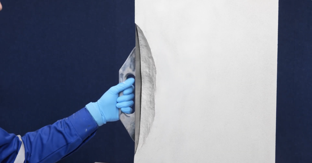 Preparación de una pared de concreto dañada