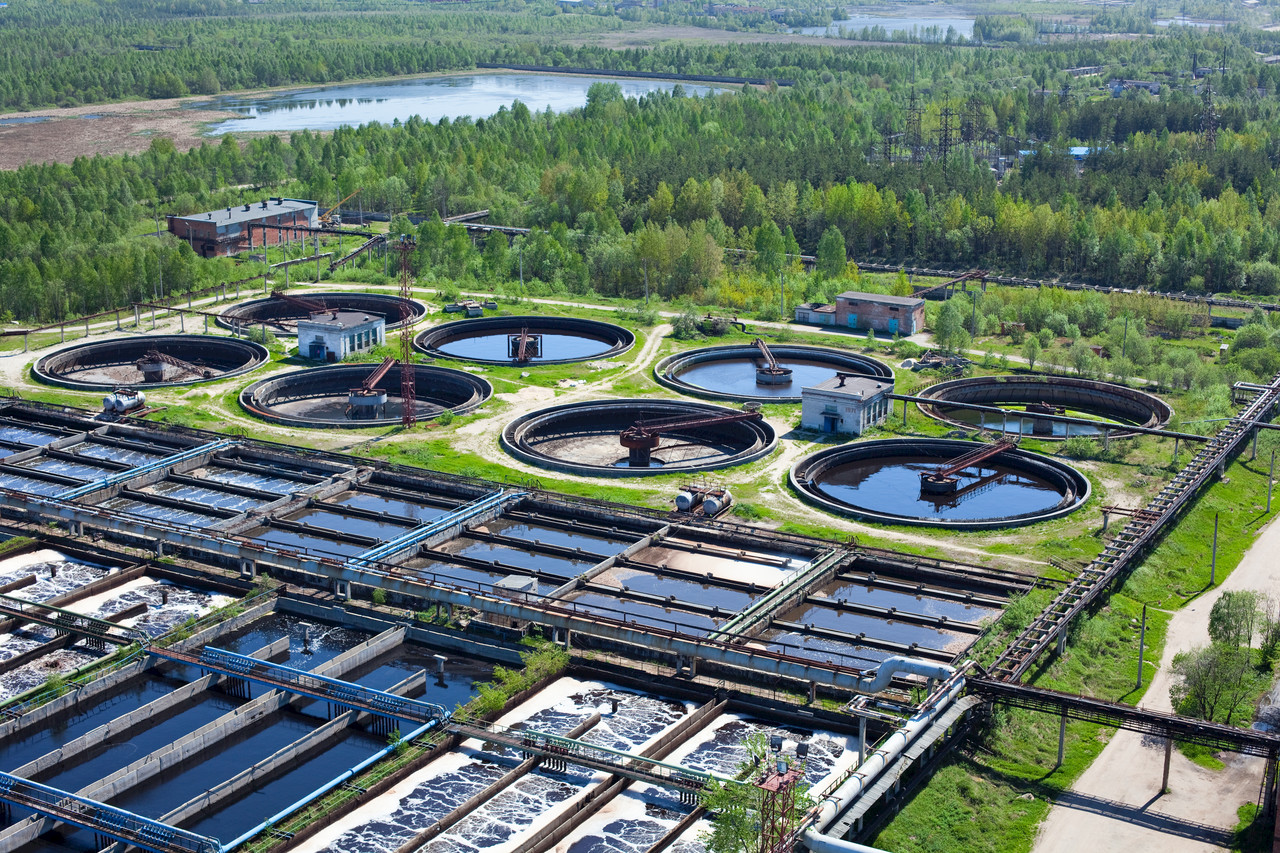 Polymeric technology for settlement and clarifier tanks