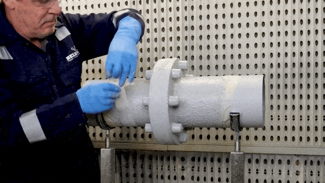 Positioning Belzona 9311 (Reinforcement Sheet) around the flange