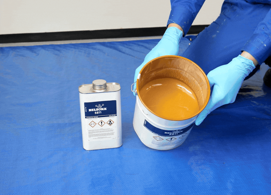 Mix the base of Belzona 5811 (Immersion Grade) until the contents are fully combined