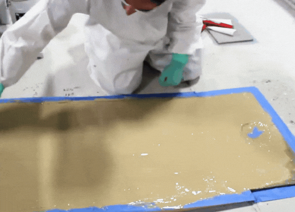 Use a brush to apply the first coat until the thickness of 250 μm is achieved